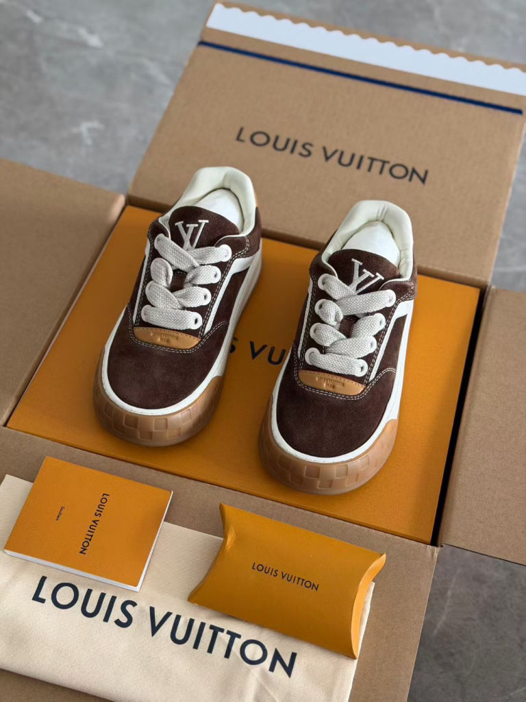 LV BROWN TILTED 2026 (HK BOX VERSION)