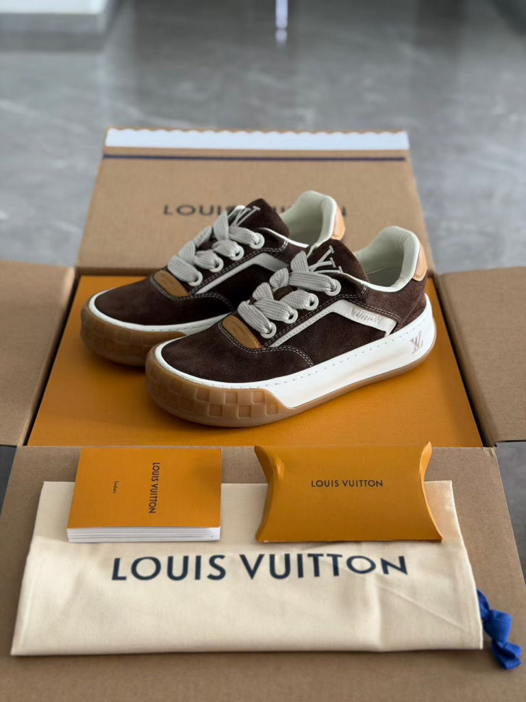 LV BROWN TILTED 2026 (HK BOX VERSION)