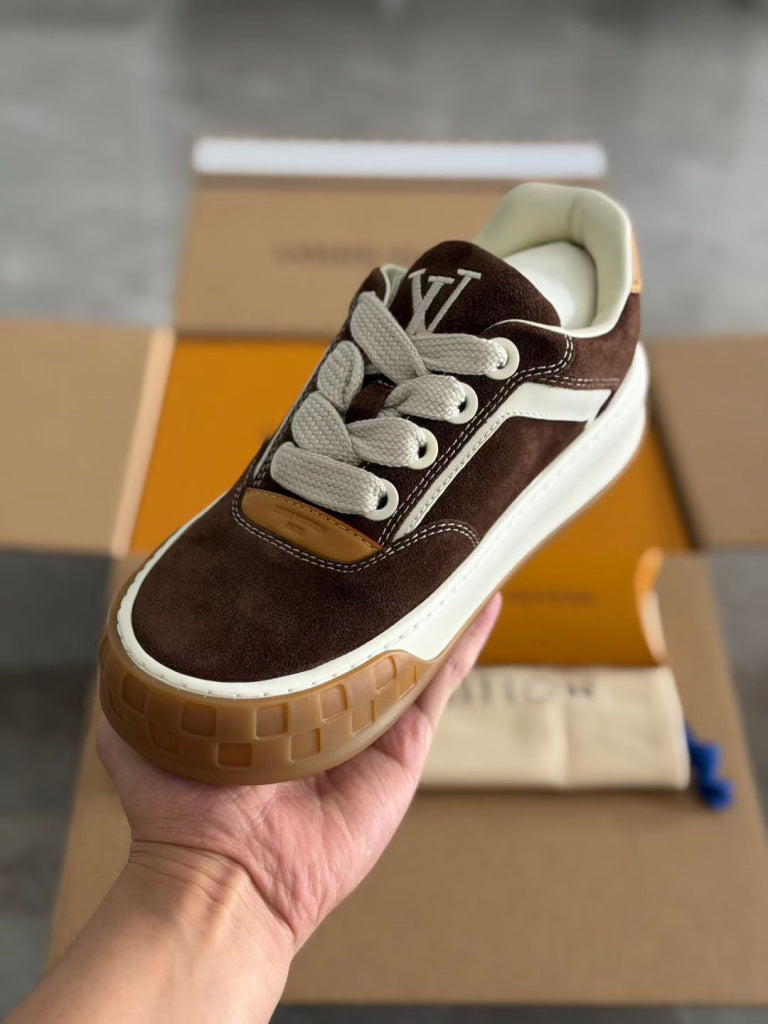 LV BROWN TILTED 2026 (HK BOX VERSION)