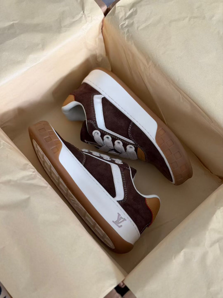 LV BROWN TILTED 2026 (HK BOX VERSION)